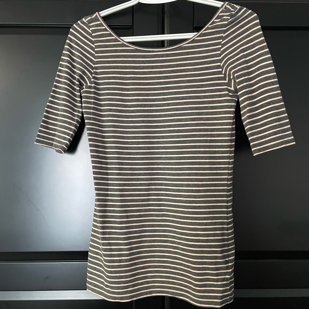 Aritzia T. Babaton half sleeve striped tee size M